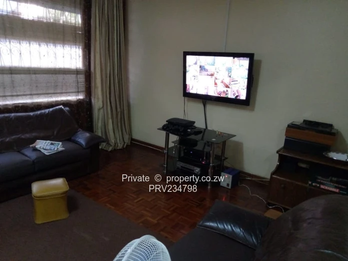 Gweru Daylesford Property for sale (4000sqm, 5beds, D+G, CCTV?)