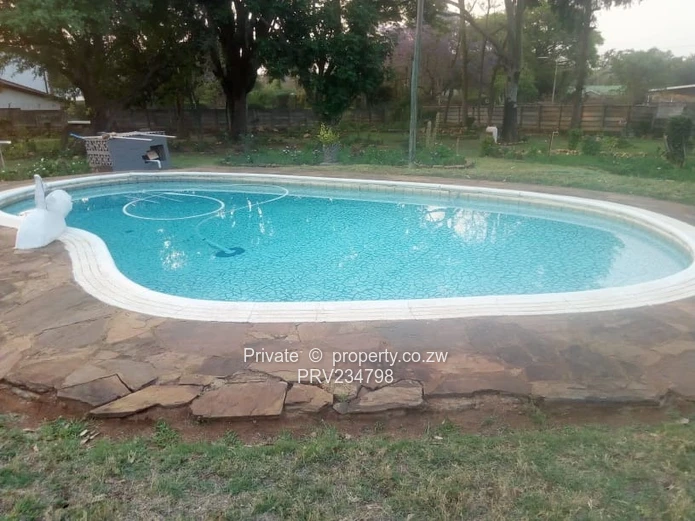 Gweru Daylesford Property for sale (4000sqm, 5beds, D+G, CCTV?)