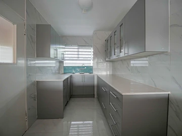 2 Bedroom Flat & Apartment