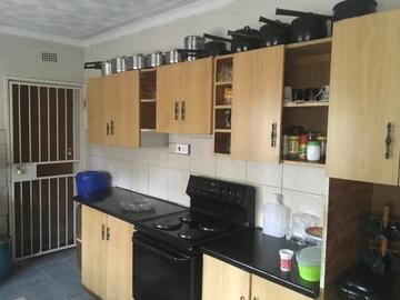 2 Bedroom Flat & Apartment