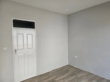 2 Bedroom Flat & Apartment
