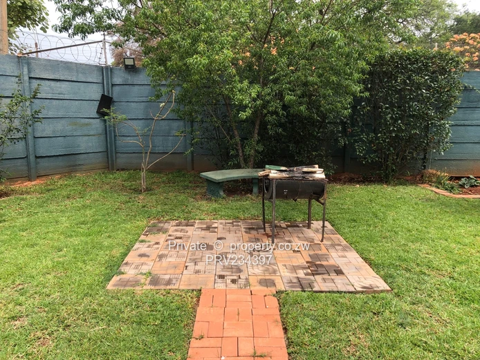 Beautifully Renovated Highlands Townhouse (With Modern Finishings) (Sole Mandate)