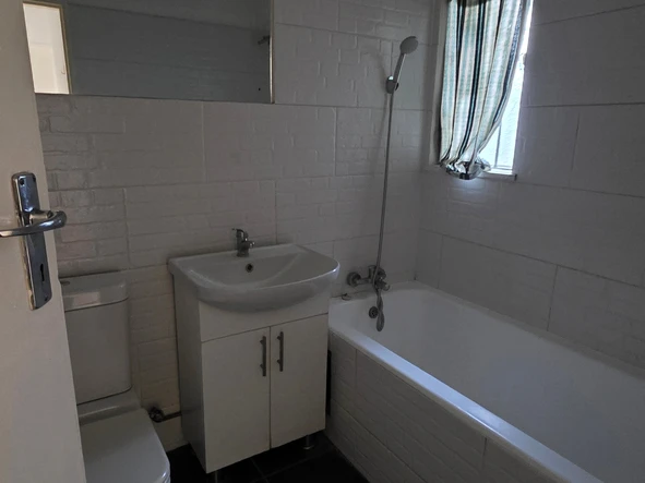 2 Bedroom Flat & Apartment