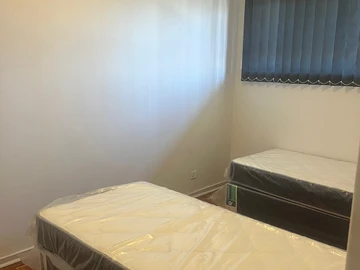 2 Bedroom Flat & Apartment