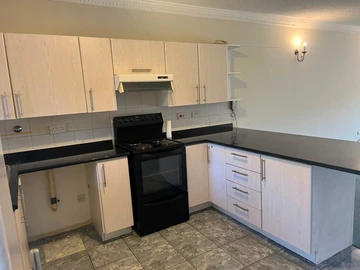 2 Bedroom Flat & Apartment