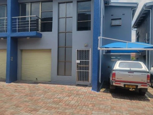 FLAT FOR SALE. NEWLANDS, HARARE. 3-bedrooms, Duplex. In immaculate condition.