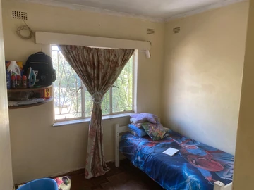 2 Bedroom Flat & Apartment