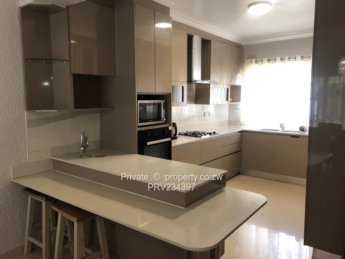 Beautifully Renovated Highlands Townhouse (With Modern Finishings) (Sole Mandate)