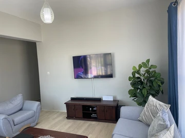 2 Bedroom Flat & Apartment