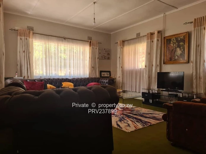 Sustainability Meets Style: A 4-Bed Sanctuary with Solar & Modern Soul Available 1 February 