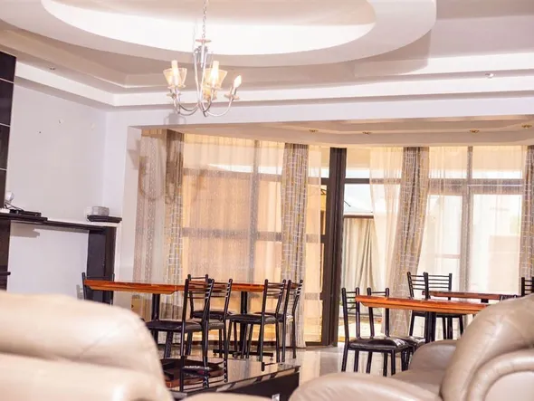 9 Bedroom House