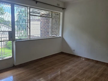 2 Bedroom Flat & Apartment