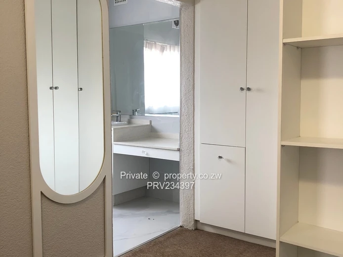 Beautifully Renovated Highlands Townhouse (With Modern Finishings) (Sole Mandate)