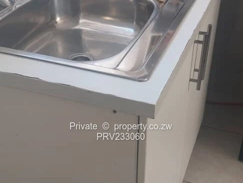 Neat detached bedsitter/flatlet to let in Avondale West 