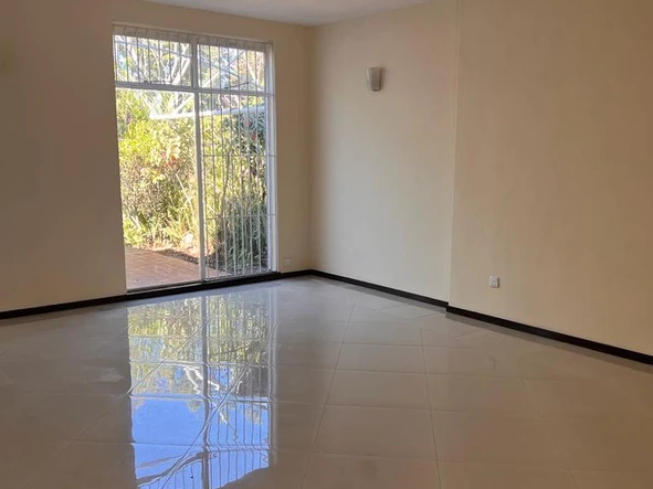 2 Bedroom Flat & Apartment