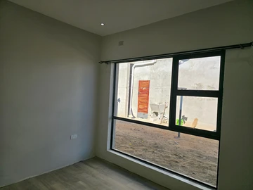 2 Bedroom Flat & Apartment