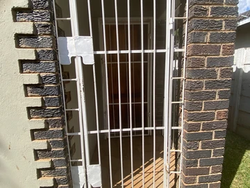 2 Bedroom Flat & Apartment