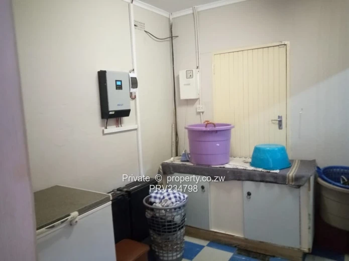 Gweru Daylesford Property for sale (4000sqm, 5beds, D+G, CCTV?)