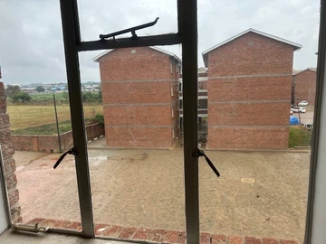 2 Bedroom Flat & Apartment