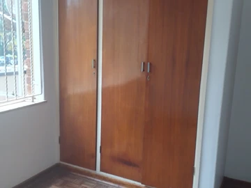 2 Bedroom Flat & Apartment