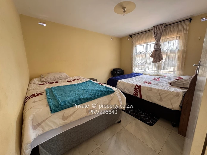 Neat fully furnished 4 bedroomed cottage to rent in Pomona (Sole Mandate)