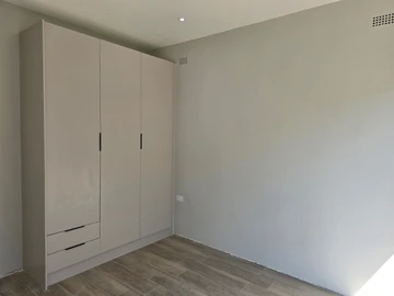 2 Bedroom Flat & Apartment