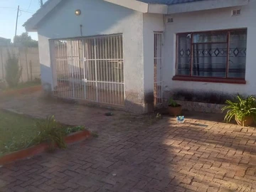 Spacious 3-Bedroom Home for Rent in Mainway Meadows, Harare South