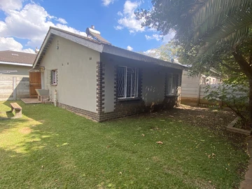 2 Bedroom Flat & Apartment