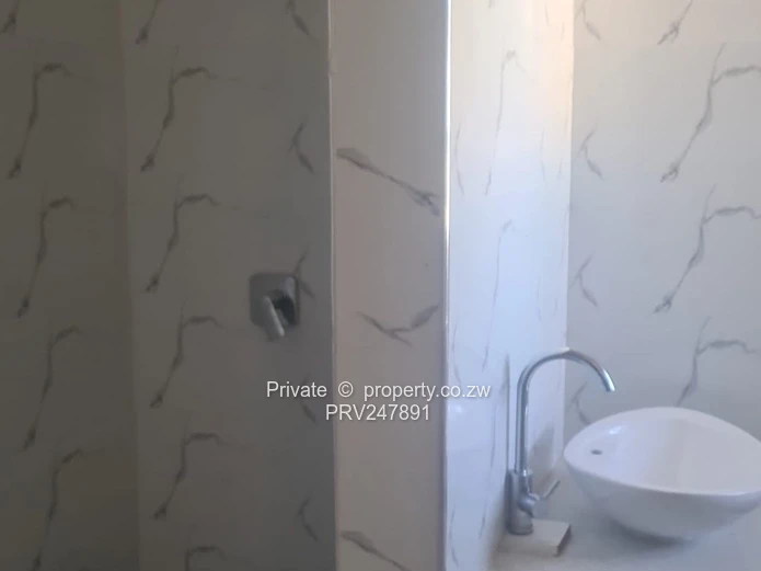 3-Bed Flat in Zimre Park – Borehole & Built-ins