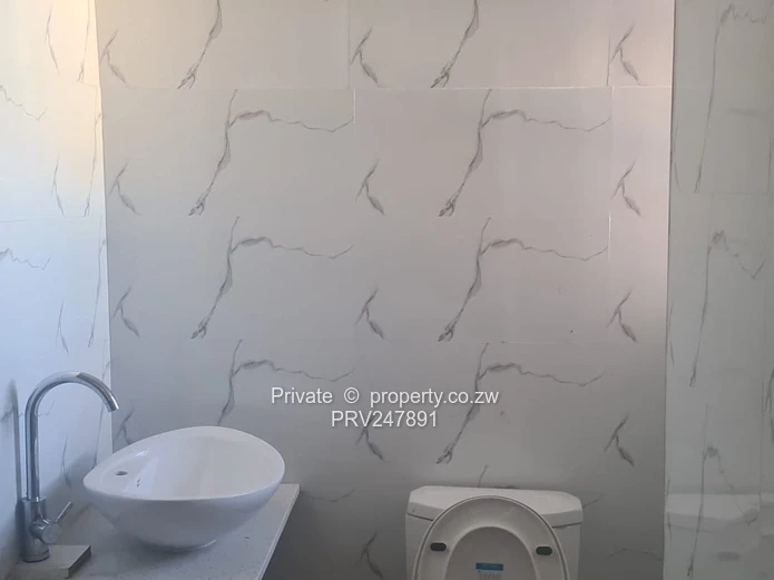 3-Bed Flat in Zimre Park – Borehole & Built-ins