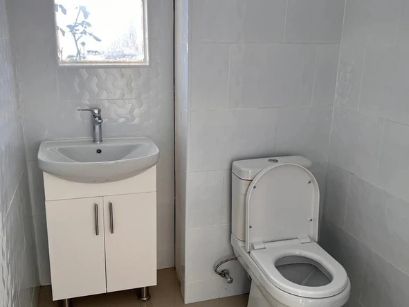 2 Bedroom Flat & Apartment