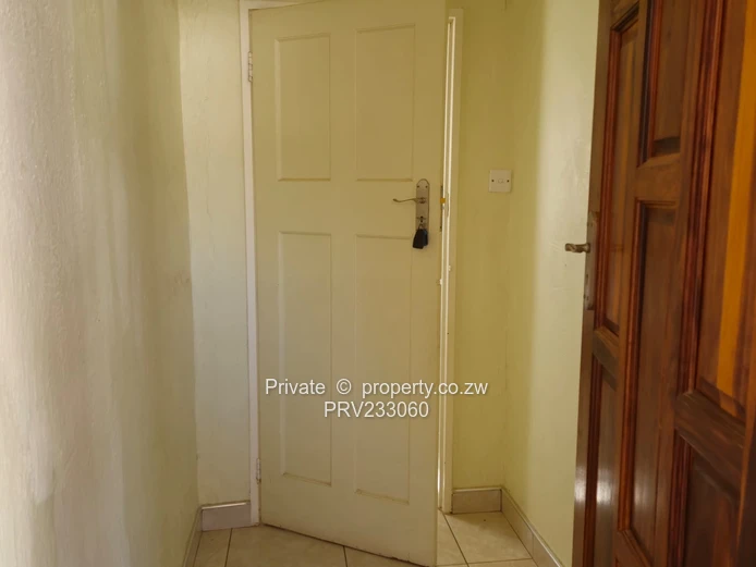 Neat detached bedsitter/flatlet to let in Avondale West 