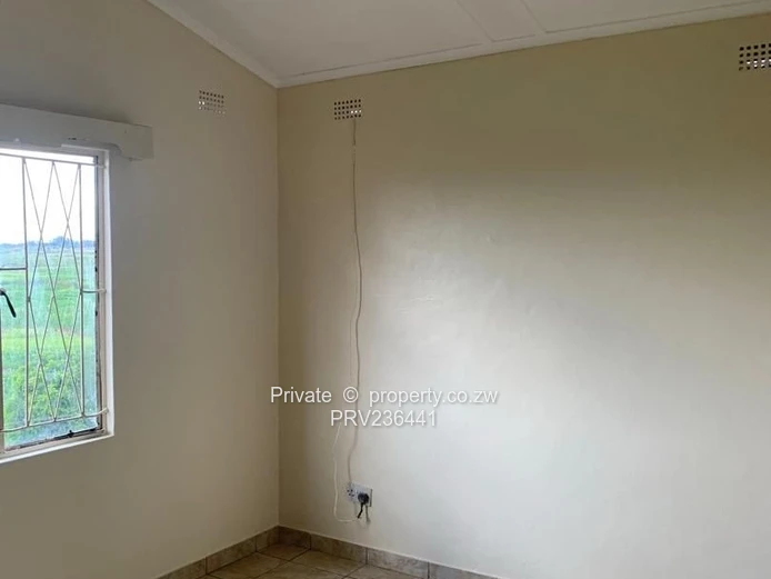 Beautiful and neat 2bed flat in Mufakose , Mukonono Rd. All floors are tiled .