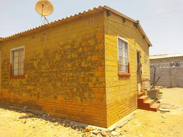 Entumbane 4 roomed House for sale