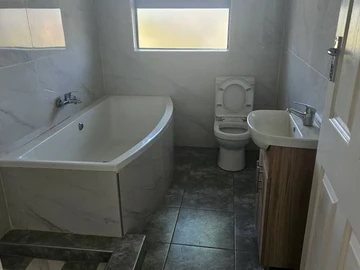 3 Bedroom Flat & Apartment