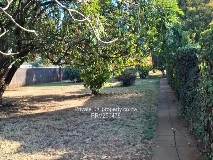 2-Bed Kensington Flat with Borehole