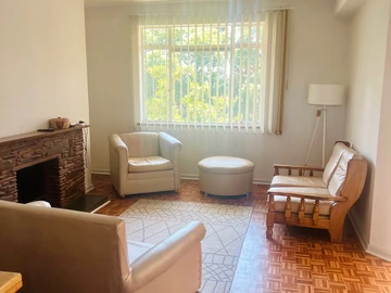 2 Bedroom Flat & Apartment