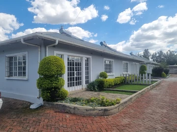 2 Bedroom Flat & Apartment