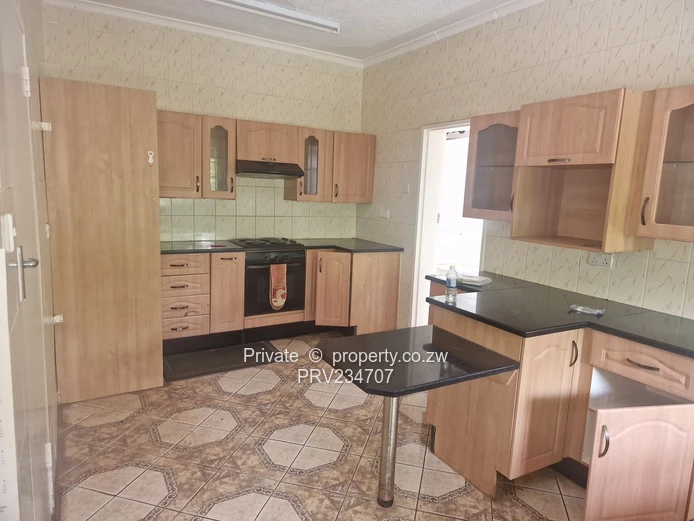 6 bedroom townhouse to rent | st james park | helensvale (Sole Mandate)