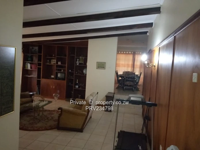 Gweru Daylesford Property for sale (4000sqm, 5beds, D+G, CCTV?)