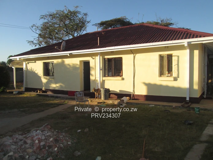 Queensdale Main House $570 (Sole Mandate)