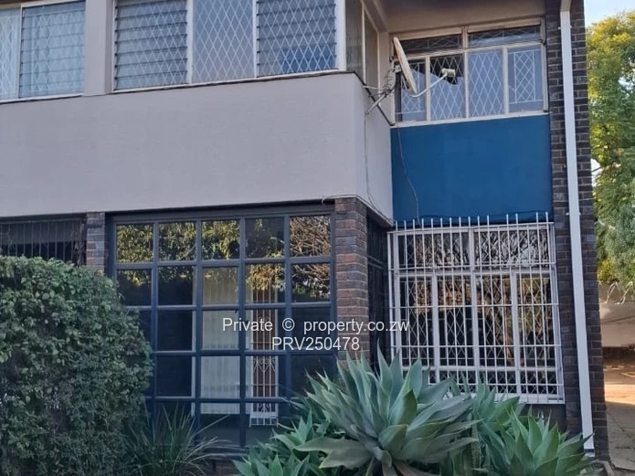 2-Bed Kensington Flat with Borehole