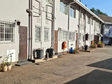 2 Bedroom Flat & Apartment