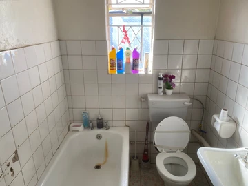2 Bedroom Flat & Apartment