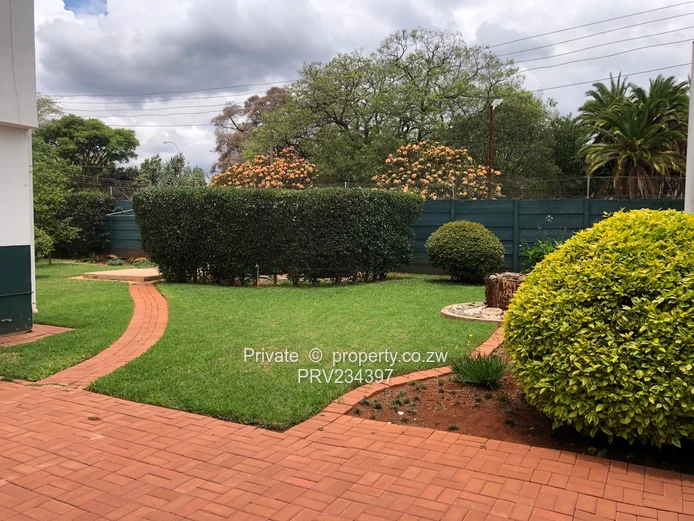 Beautifully Renovated Highlands Townhouse (With Modern Finishings) (Sole Mandate)