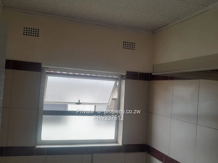 Madokero newly painted 2-Bed Garden Flat – Built-in Wardrobes & Yard
