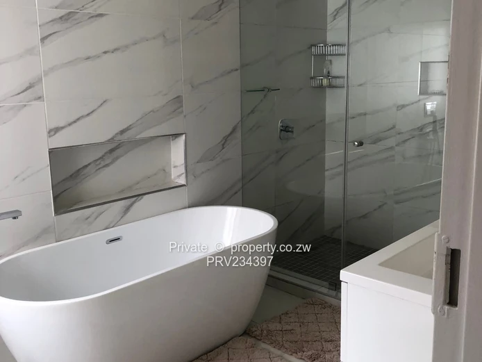 Beautifully Renovated Highlands Townhouse (With Modern Finishings) (Sole Mandate)