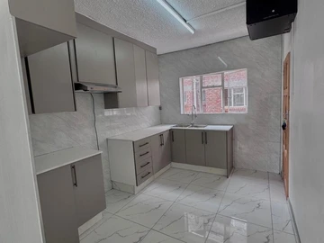 2 Bedroom Flat & Apartment