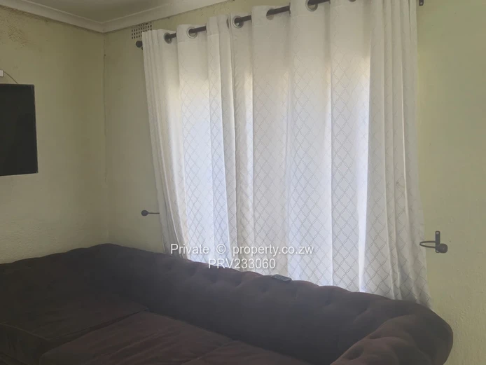 Neat detached bedsitter/flatlet to let in Avondale West 