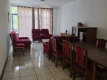 2 Bedroom Flat & Apartment